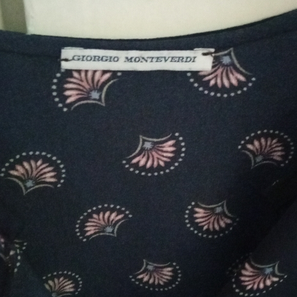 Silky lightweight bl)ouse. Made and purchased in Italy. XL - Picture 2 of 9